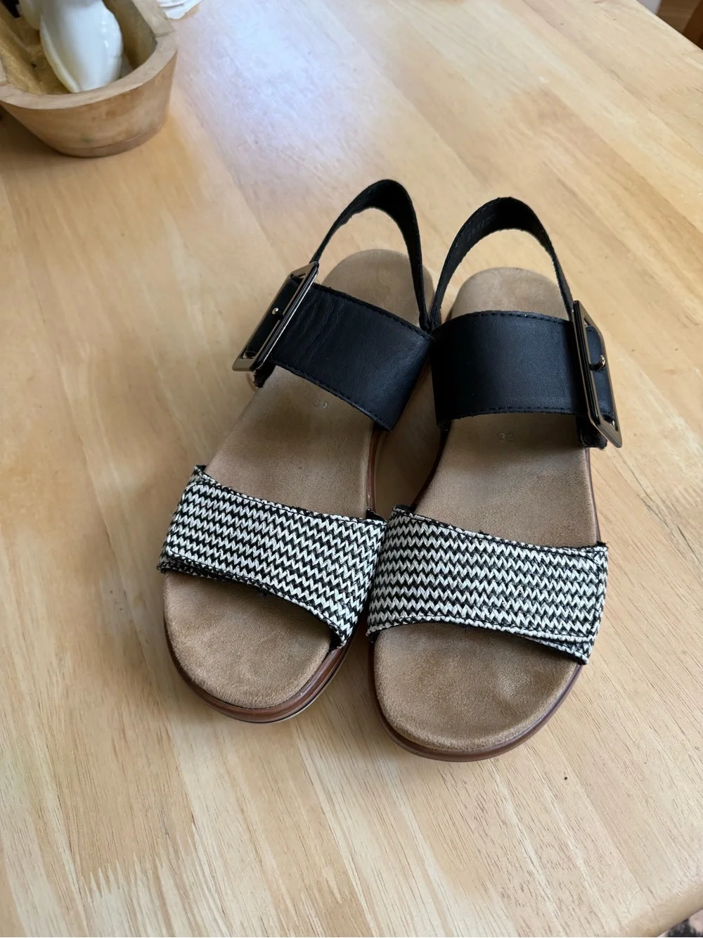 Remonte Black and Cream Zigzag Buckle Slide Sandals size 39
